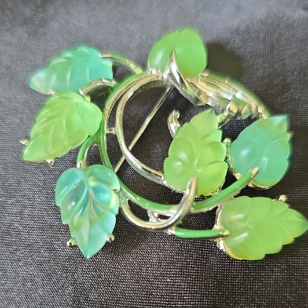 Vibrant Green Leaf Brooch